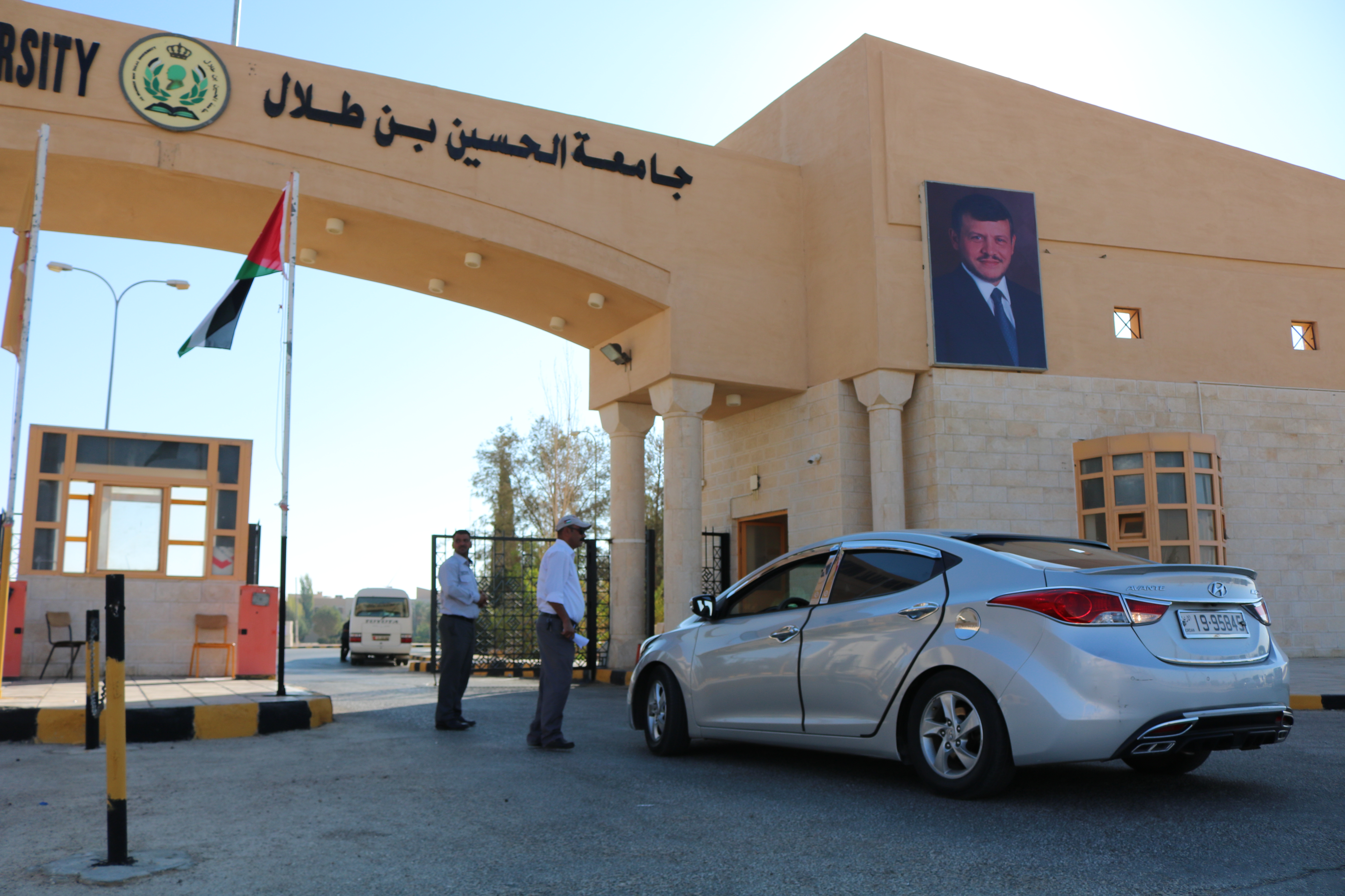  رئيس جامعة الحسين بن طلال يحيّي عمال الجامعة ويبارك جهودهم في عيد العمال العالمي.